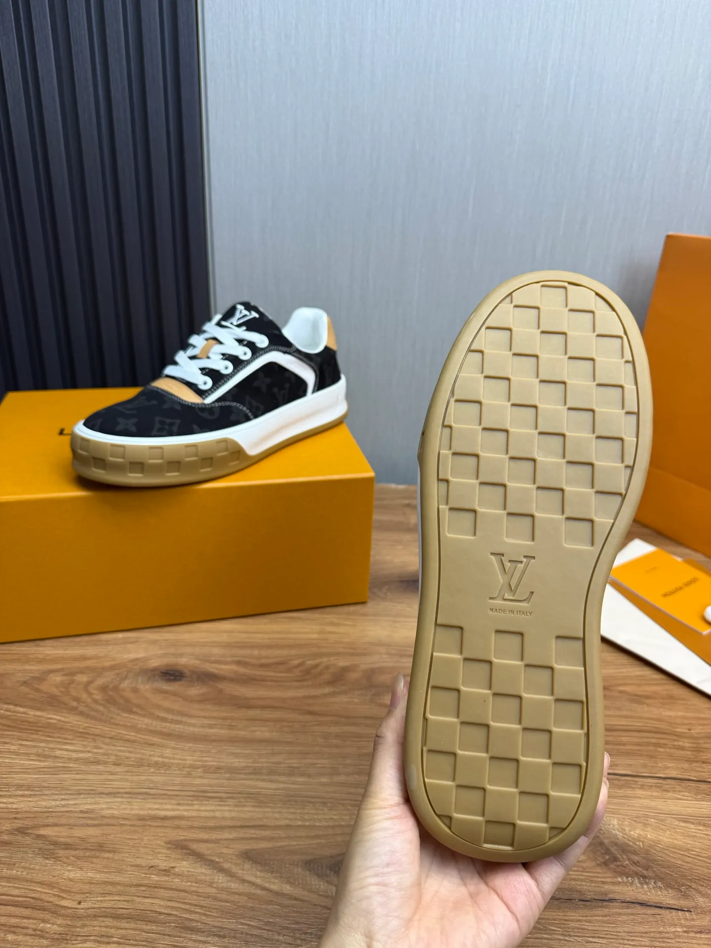 Men's shoes 620💰 Lv. Top purchasing agent🇮🇹 Louis Vuitton, sports sneakers counter synchronization, uppers imported from Italy, high-quality splicing and complex handicrafts, imported mesh pads are soft and comfortable, soles: original factory special soles, TPU exclusive movable molded soles super comfortable, original factory single goods, 🔍🔍high quality, you can enter and exit the counter at will, welcome to compare, code number 38-44 (customized 38.45)